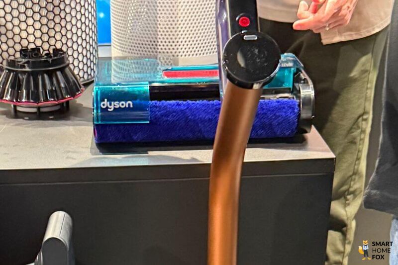 Walze des Dyson Clean+Wash Hygiene mit 84.000 Mikrofasern und Nylonborsten für streifenfreie Reinigung
